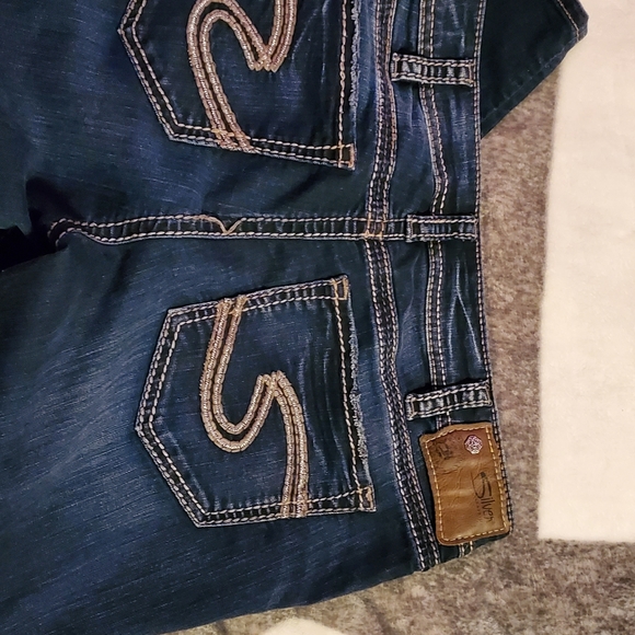 Silver Jeans - Picture 4 of 10